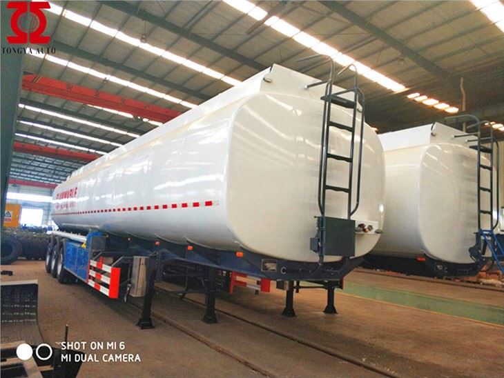 Trailer Kapal Tanker Minyak