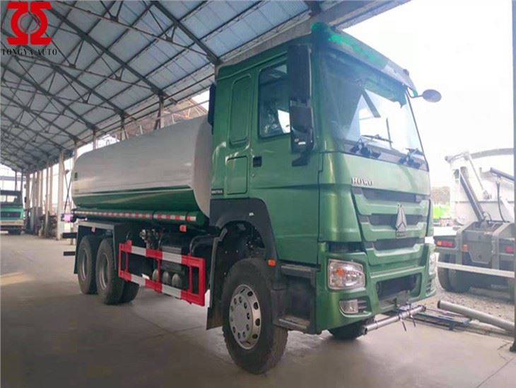 Truk Tangki Air