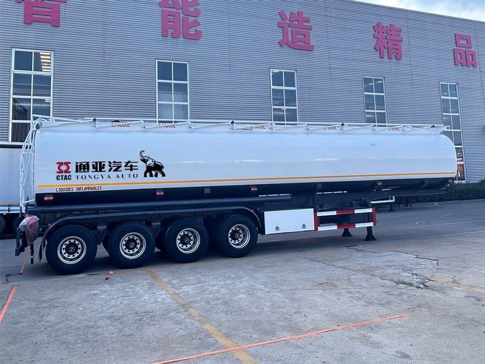 4 Gandar Tanker Bahan Bakar Tanker Trailer Dijual