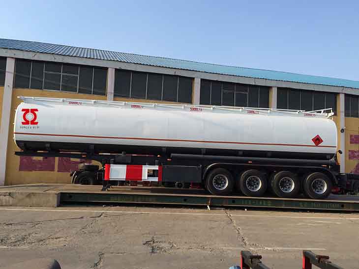 Trailer Truk Tanker Minyak